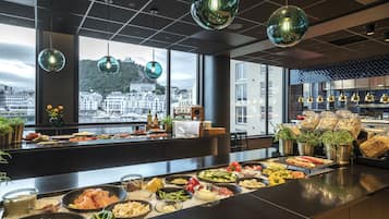 含每日吃到飽早餐