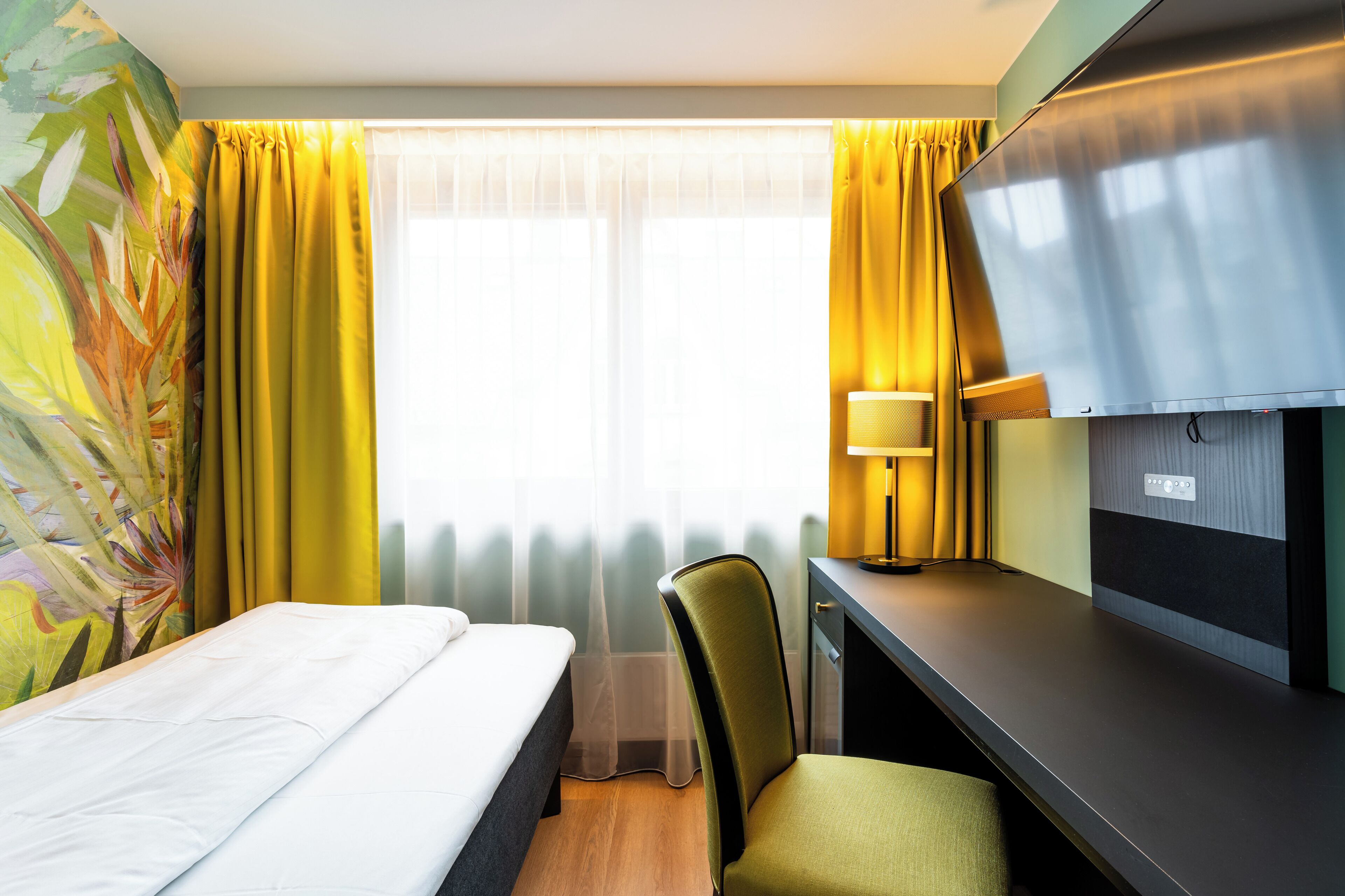 ห้องสแตนดาร์ดซิงเกิล | ตู้นิรภัยในห้องพัก, โต๊ะทำงาน, ผ้าม่านกันแสง, เตารีด/โต๊ะรีดผ้า