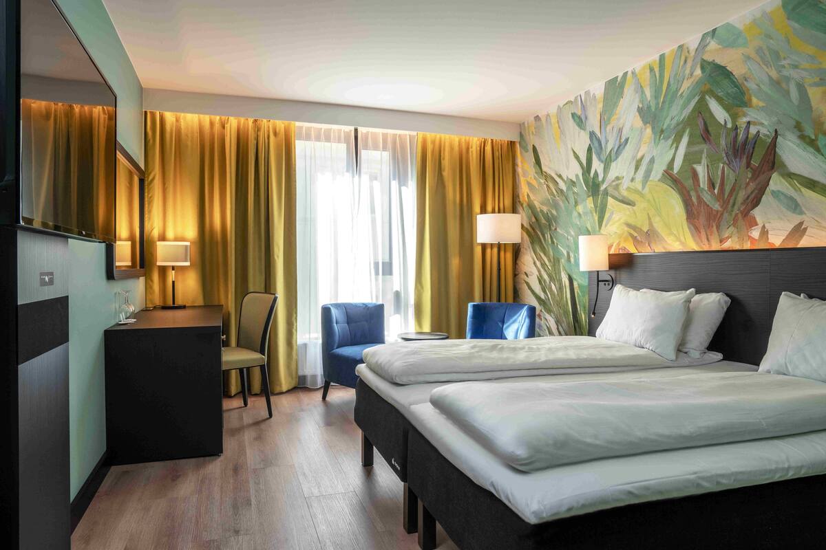 standard twin room | 1 bedroom, in-room safe, desk, blackout curtains