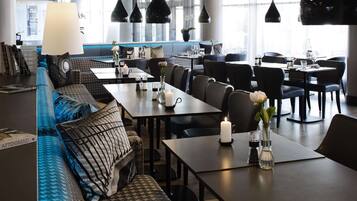 Desayuno buffet diario (DKK 189 por persona)