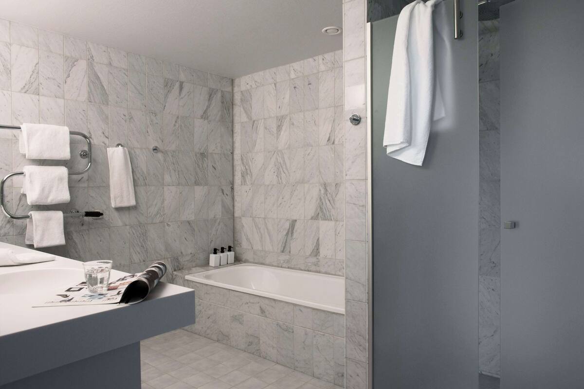 suite (master) | down duvets, in-room safe, iron/ironing board, free wifi