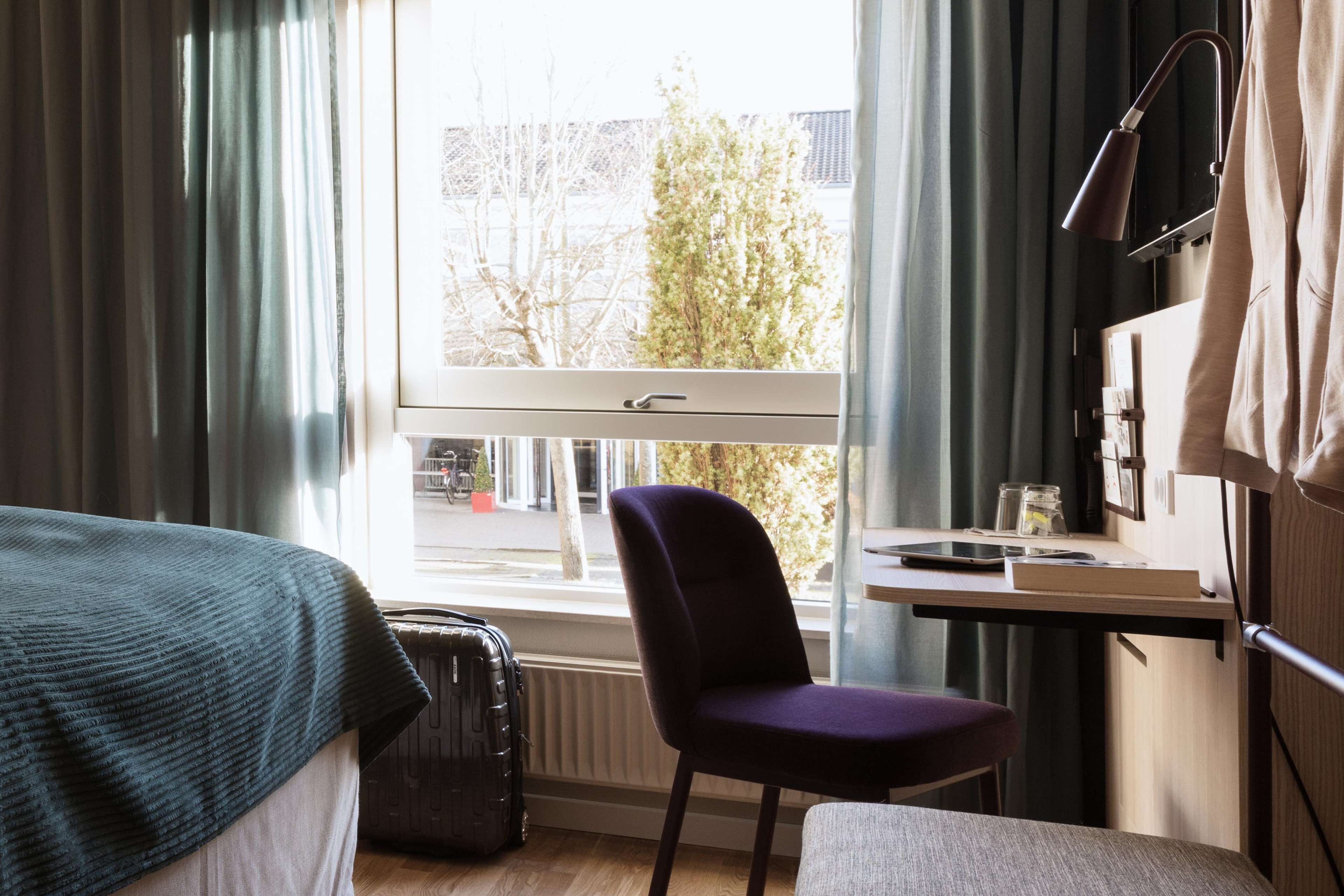 family room | in-room safe, free wifi, bed sheets