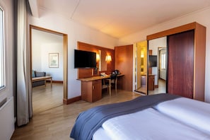 Junior Suite | Blackout drapes, soundproofing, free WiFi, bed sheets - Scandic Aarhus Vest (Aarhus)