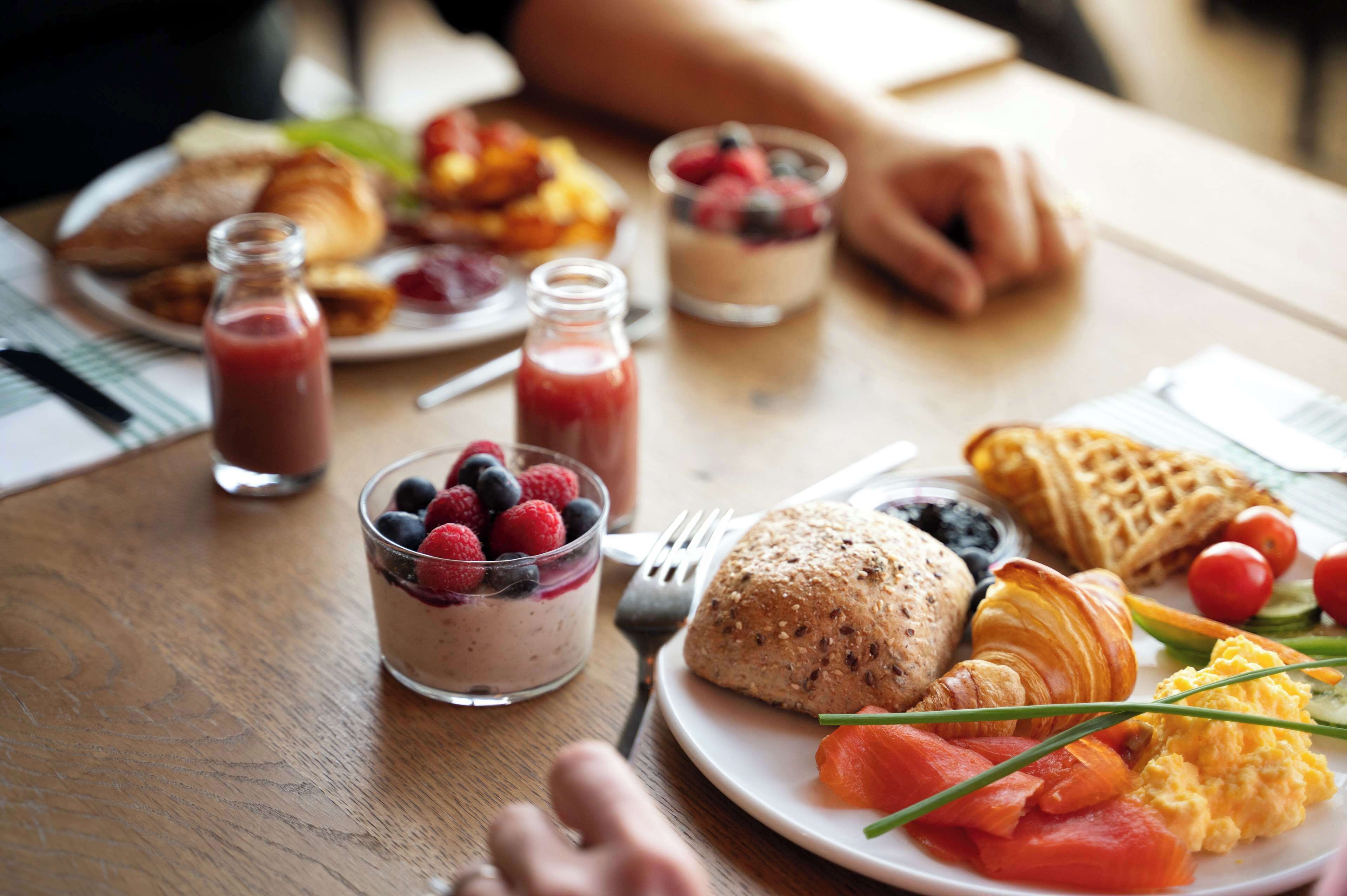 Päivittäinen buffetaamiainen maksusta