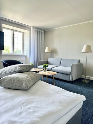 Hypo-allergenic bedding, in-room safe, desk, iron/ironing board