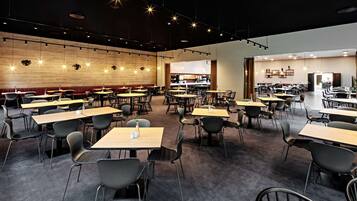 Café da manhã com buffet todos os dias (DKK 189 por pessoa)