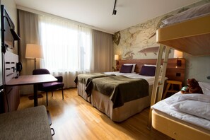 Familiekamer | Een bureau, een strijkplank/strijkijzer, gratis babybedden, gratis wifi