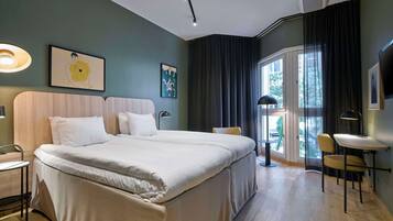 Zimmer, 1 King-Bett | BĂŒgeleisen/BĂŒgelbrett, kostenloses WLAN, BettwĂ€sche, Rollstuhlgeeignet