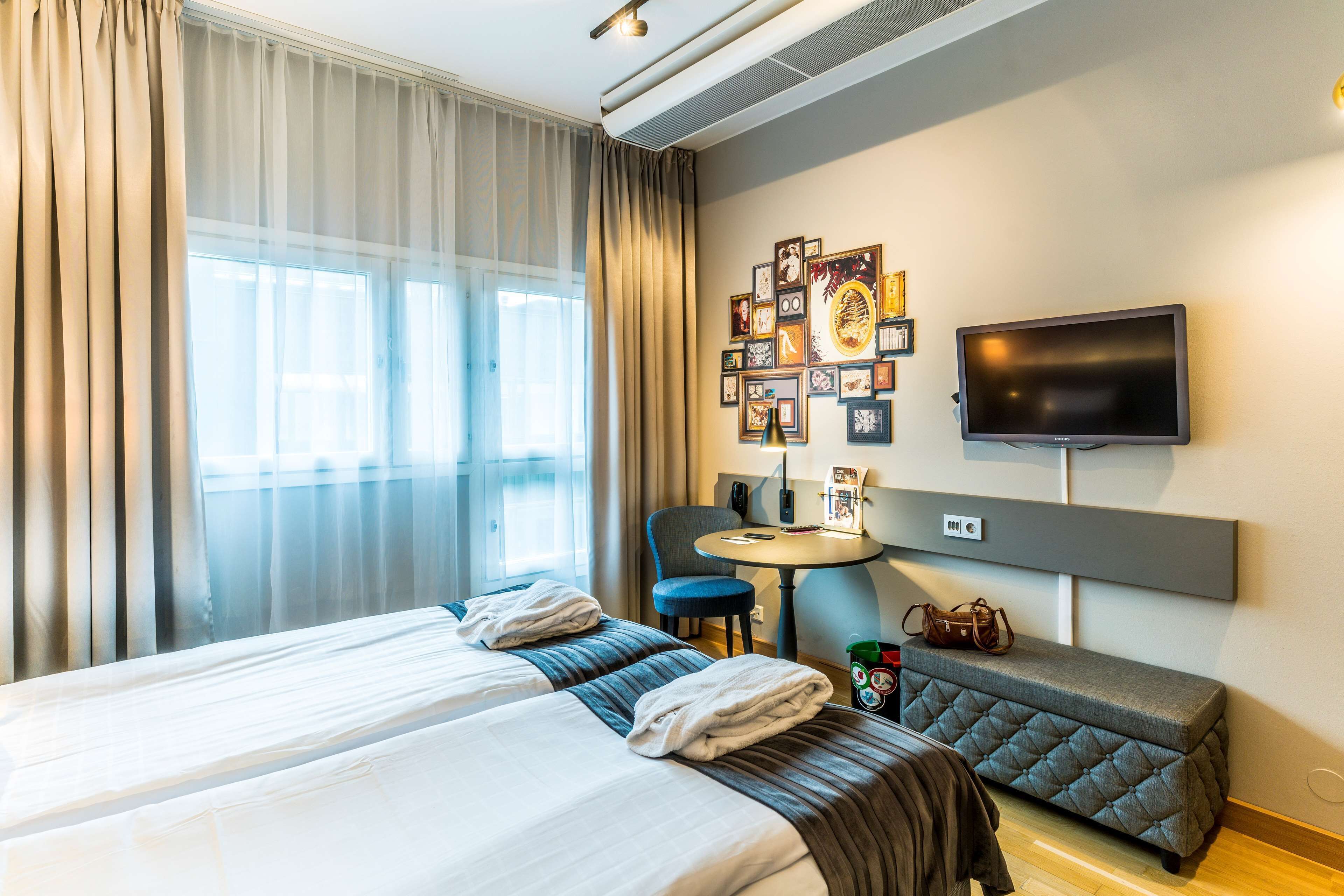 family room | iron/ironing board, free wifi, bed sheets, wheelchair access