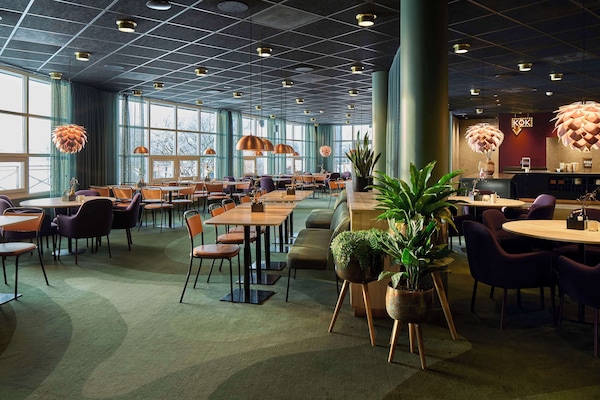 Sarapan dihidangkan, masakan tempatan, tempat makan di kawasan terbuka