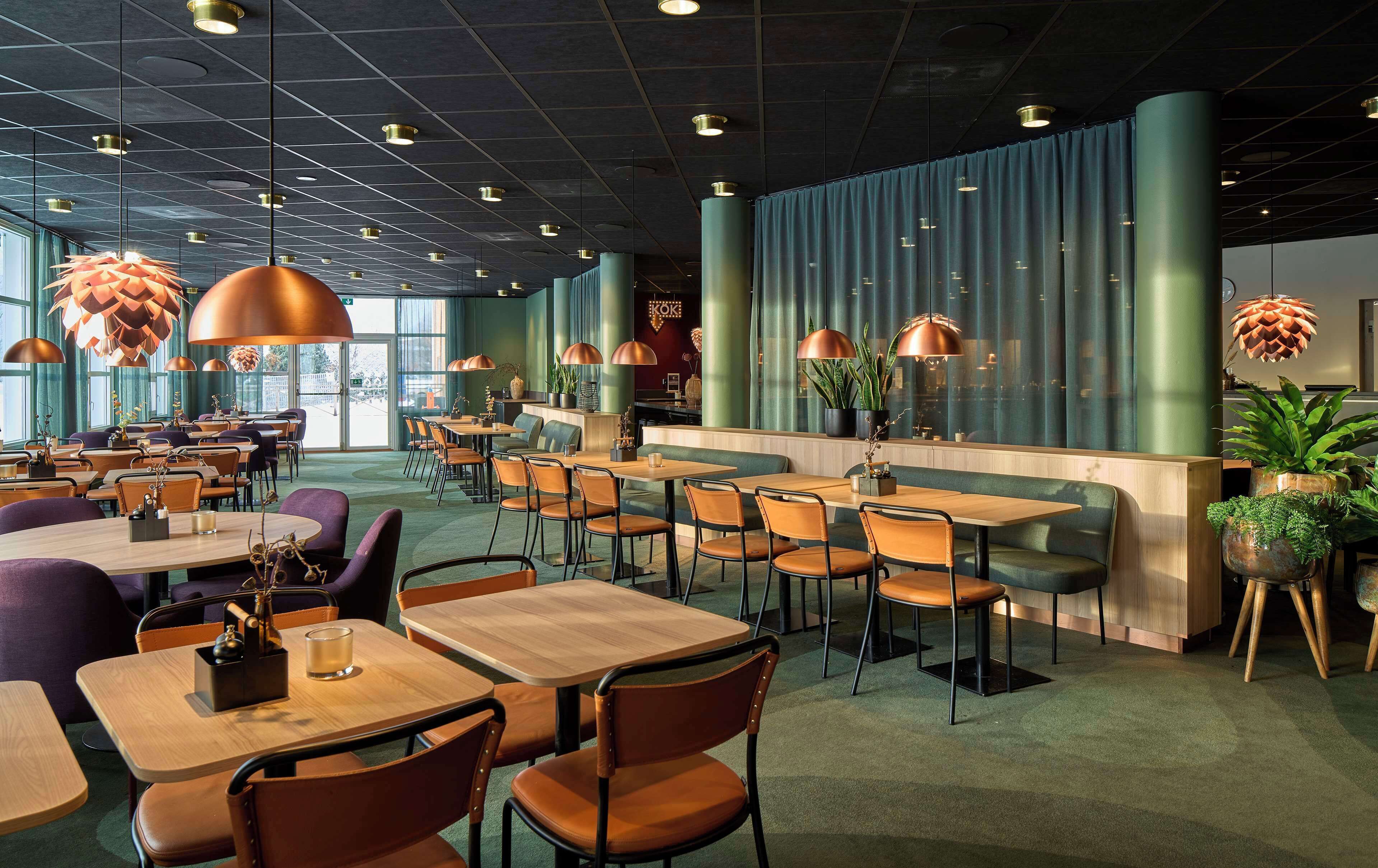 breakfast, lunch, dinner served; local cuisine, al fresco dining