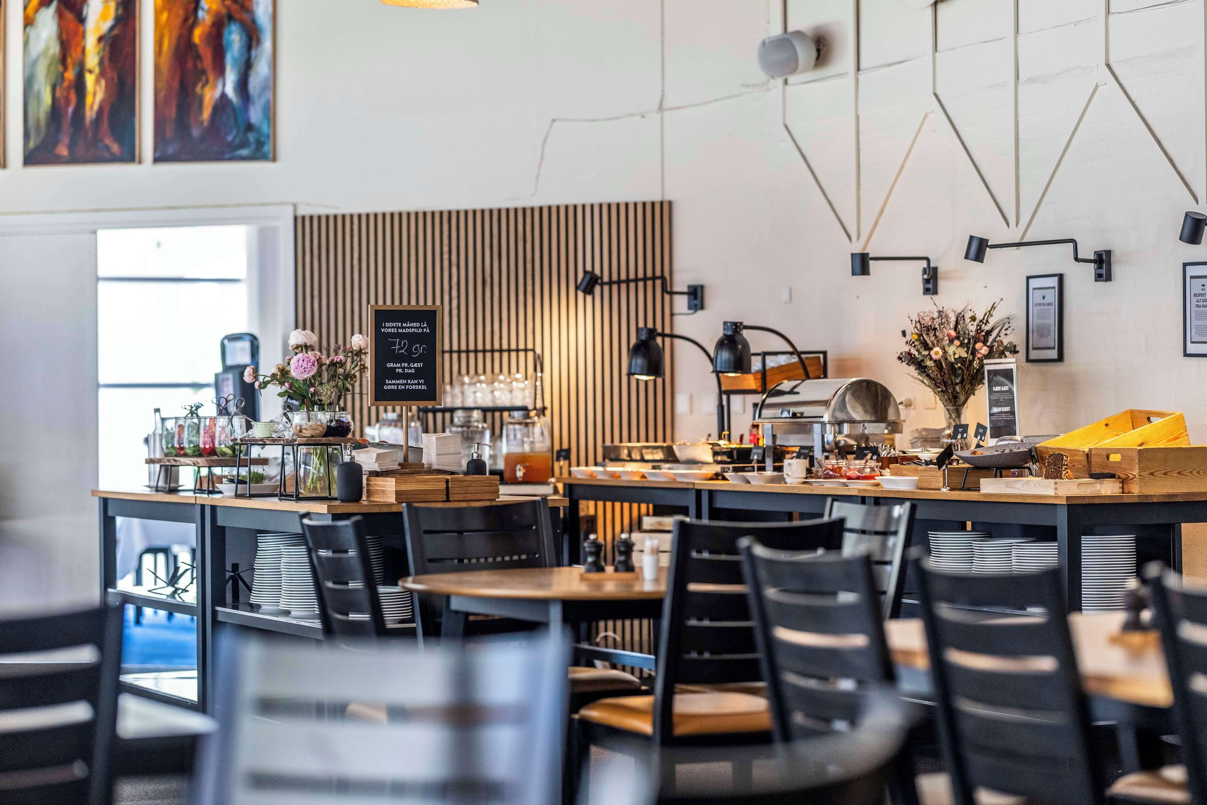 Daily buffet breakfast (DKK 189 per person)