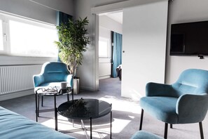 Junior Suite | 1 bedroom, in-room safe, desk, laptop workspace