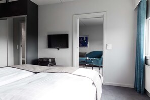 Junior Suite | 1 bedroom, in-room safe, desk, laptop workspace