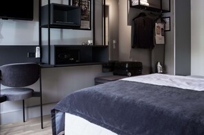 In-room safe, desk, laptop workspace, iron/ironing board - Scandic Odense (Odense)