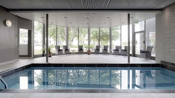 Indoor pool, pool loungers