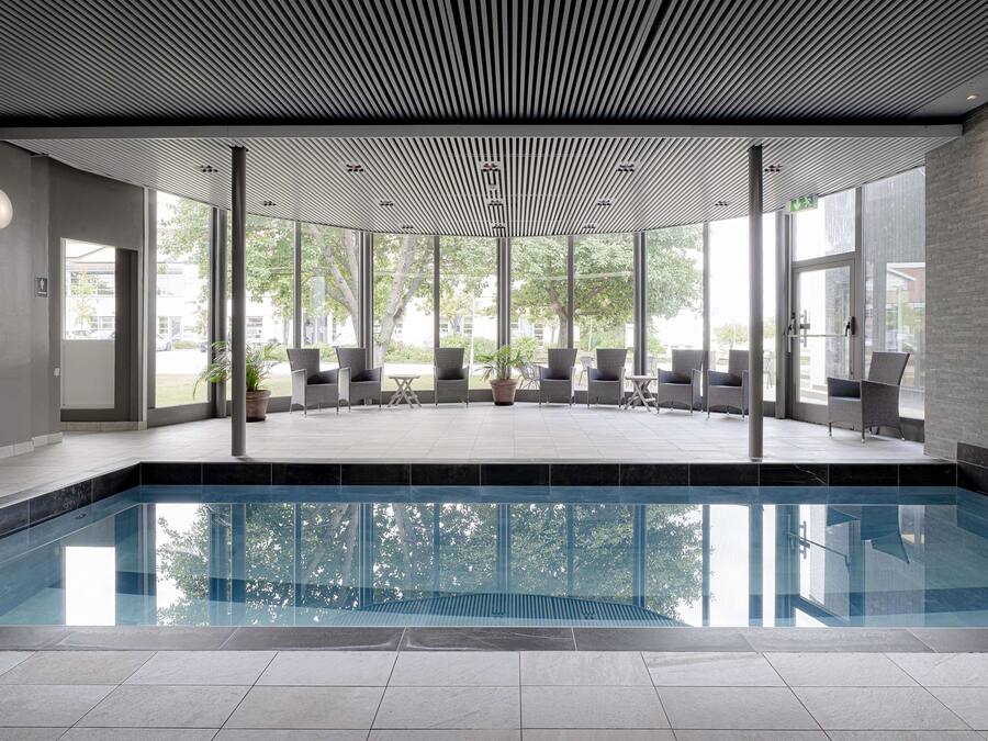 Indoor pool, pool loungers