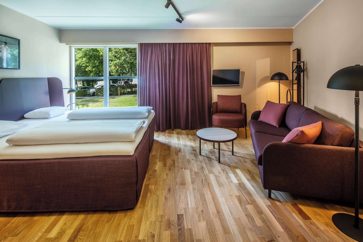 Superior Room, 1 King Bed | 1 bedroom, in-room safe, desk, laptop workspace