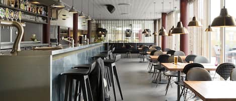 Tarjolla lounas ja illallinen