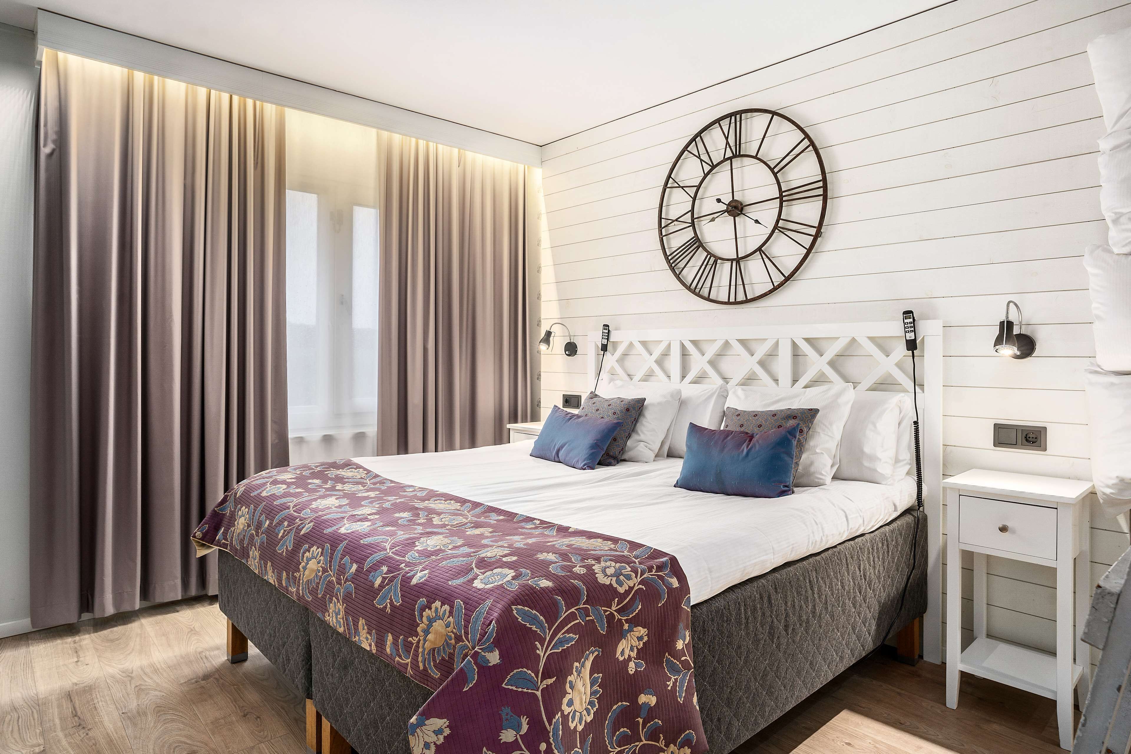 Suite, 1 King Bed, Non Smoking (with Sofabed) | Down comforters, individually decorated, desk, laptop workspace