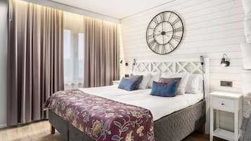 Suite, 1 King Bed, Non Smoking (with Sofabed) | Down comforters, individually decorated, desk, laptop workspace