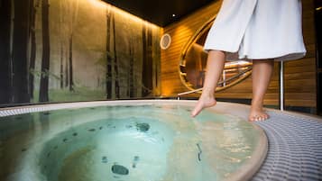 Indoor spa tub