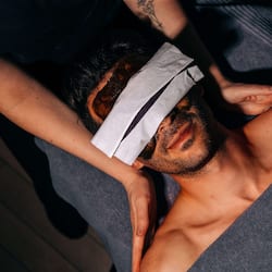 Een sauna, een bubbelbad, een stoombad, lichaamsbehandelingen