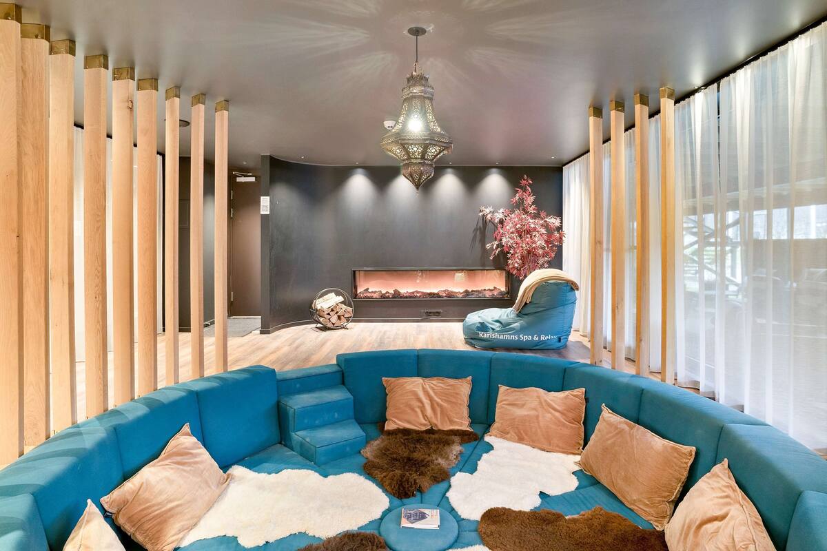 sauna, hot tub, steam room, body treatments, hot stone massages