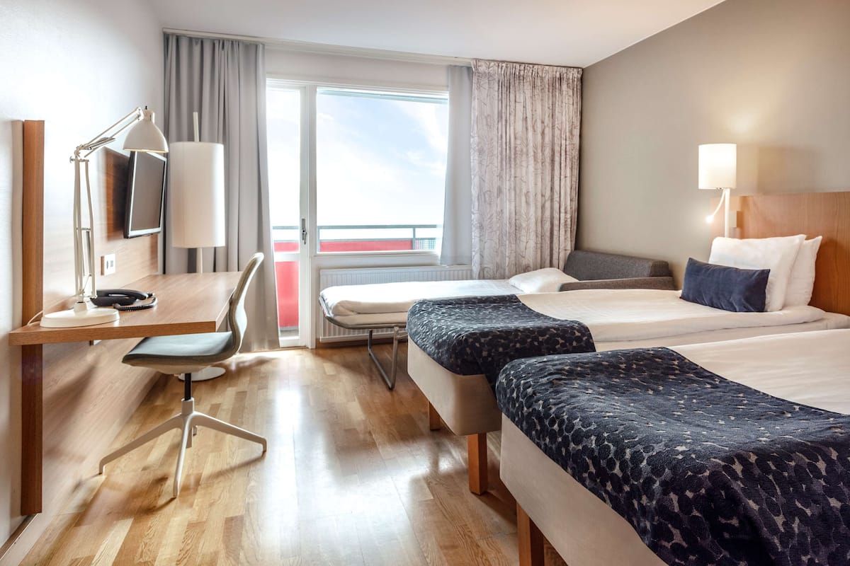 Familiekamer (Three) | Een bureau, een strijkplank/strijkijzer, gratis babybedden, gratis wifi