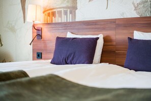 Coffres-forts dans les chambres, bureau, fer et planche à repasser