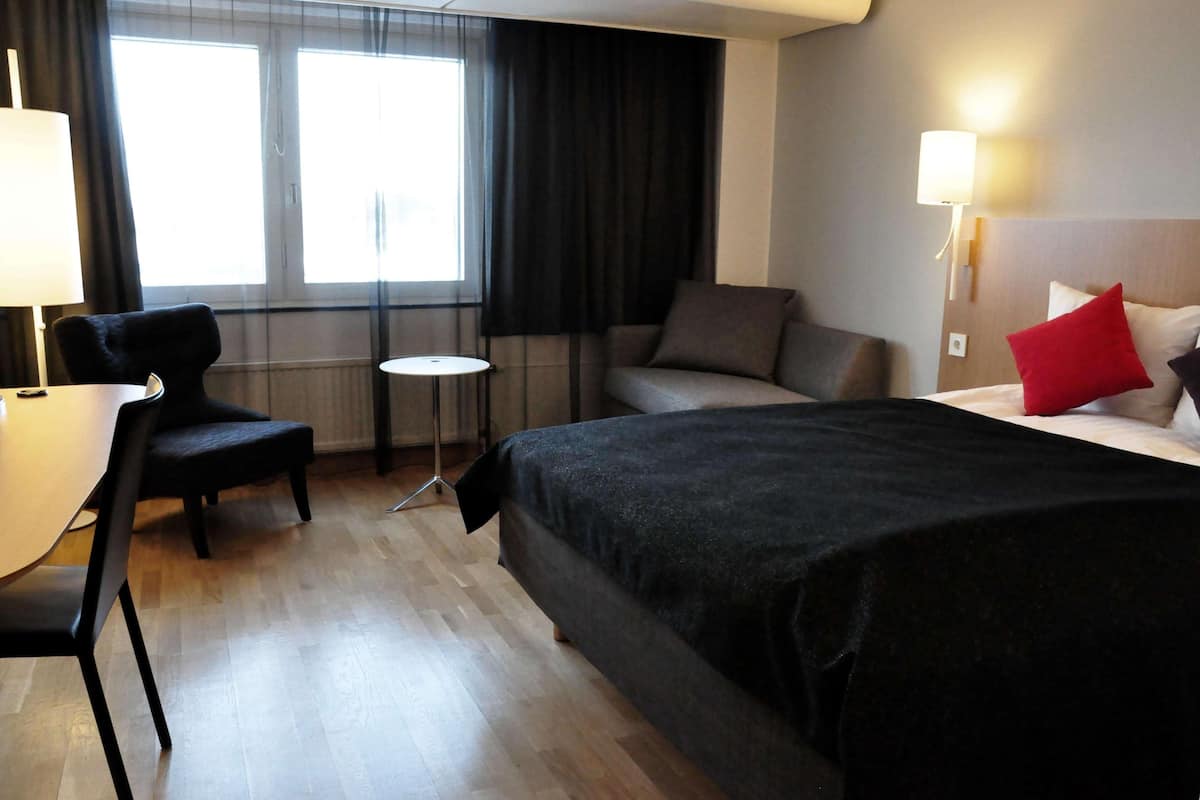 Coffres-forts dans les chambres, bureau, Wi-Fi gratuit, draps fournis