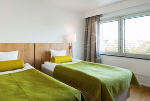 Tomannsrom – standard | Safe på rommet, skrivebord, wi-fi (inkludert) og sengetøy