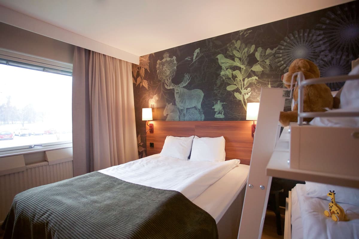 family room (four) | hypo-allergenic bedding, desk, iron/ironing board, free cots/infant beds