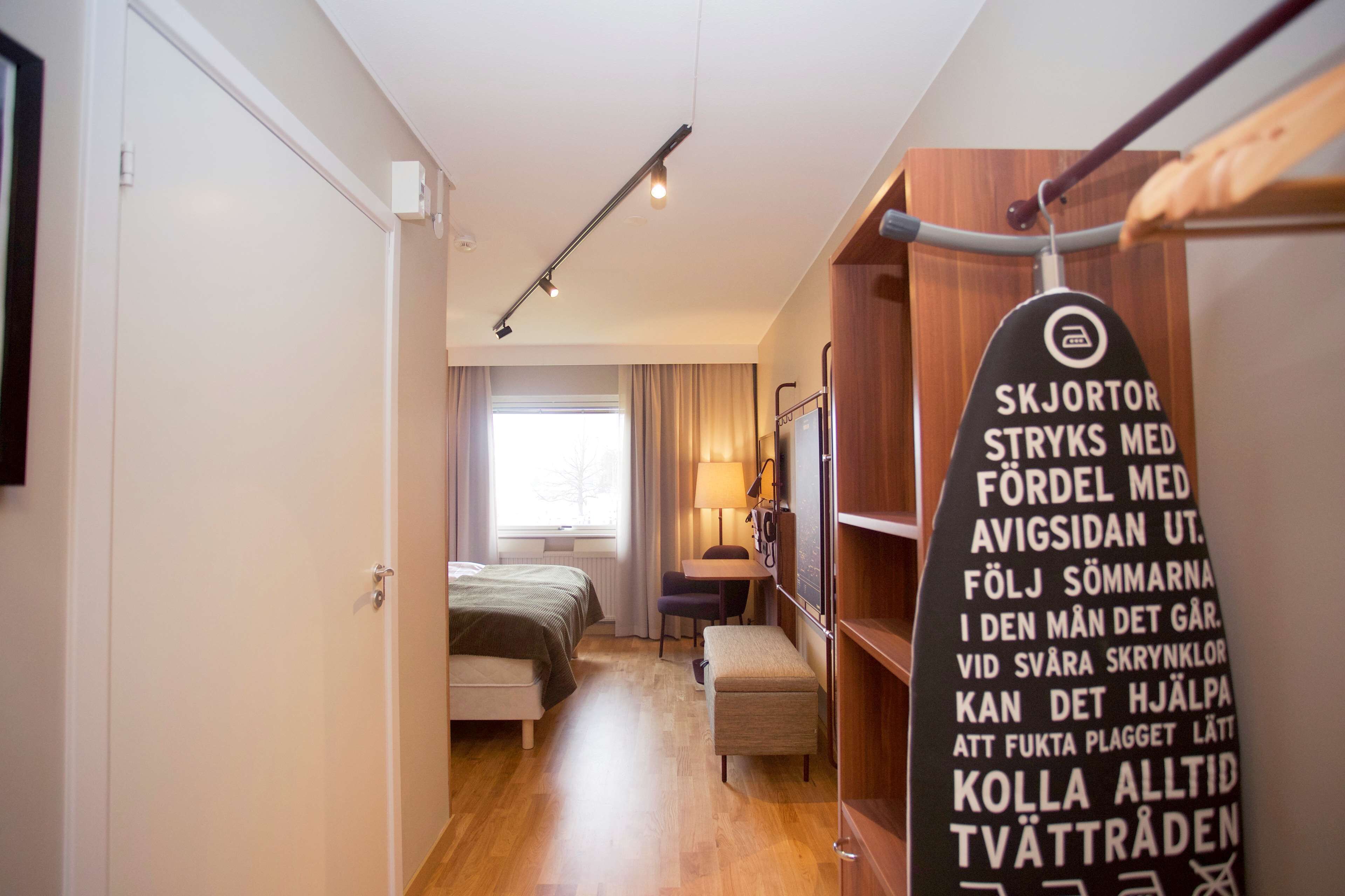 twin room | hypo-allergenic bedding, desk, iron/ironing board, free cots/infant beds