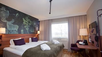 Literie hypoallergénique, bureau, fer et planche à repasser