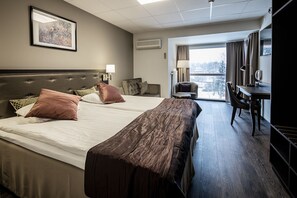 Desk, iron/ironing board, cots/infant beds, free WiFi