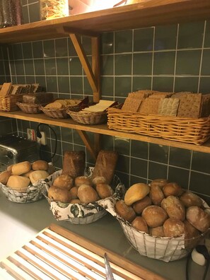 Free daily buffet breakfast