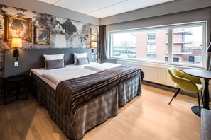 Habitación doble superior, 1 cama de matrimonio grande | Cortinas opacas, tabla de planchar con plancha, wifi gratis