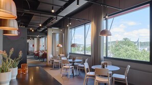 Frukost, lunch och middag serveras