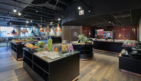 Daily buffet breakfast (SEK 179 per person)