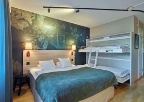 Family Room (Four) | Desk, free cribs/infant beds, rollaway beds, free WiFi