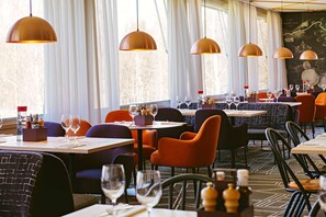 Breakfast and dinner served