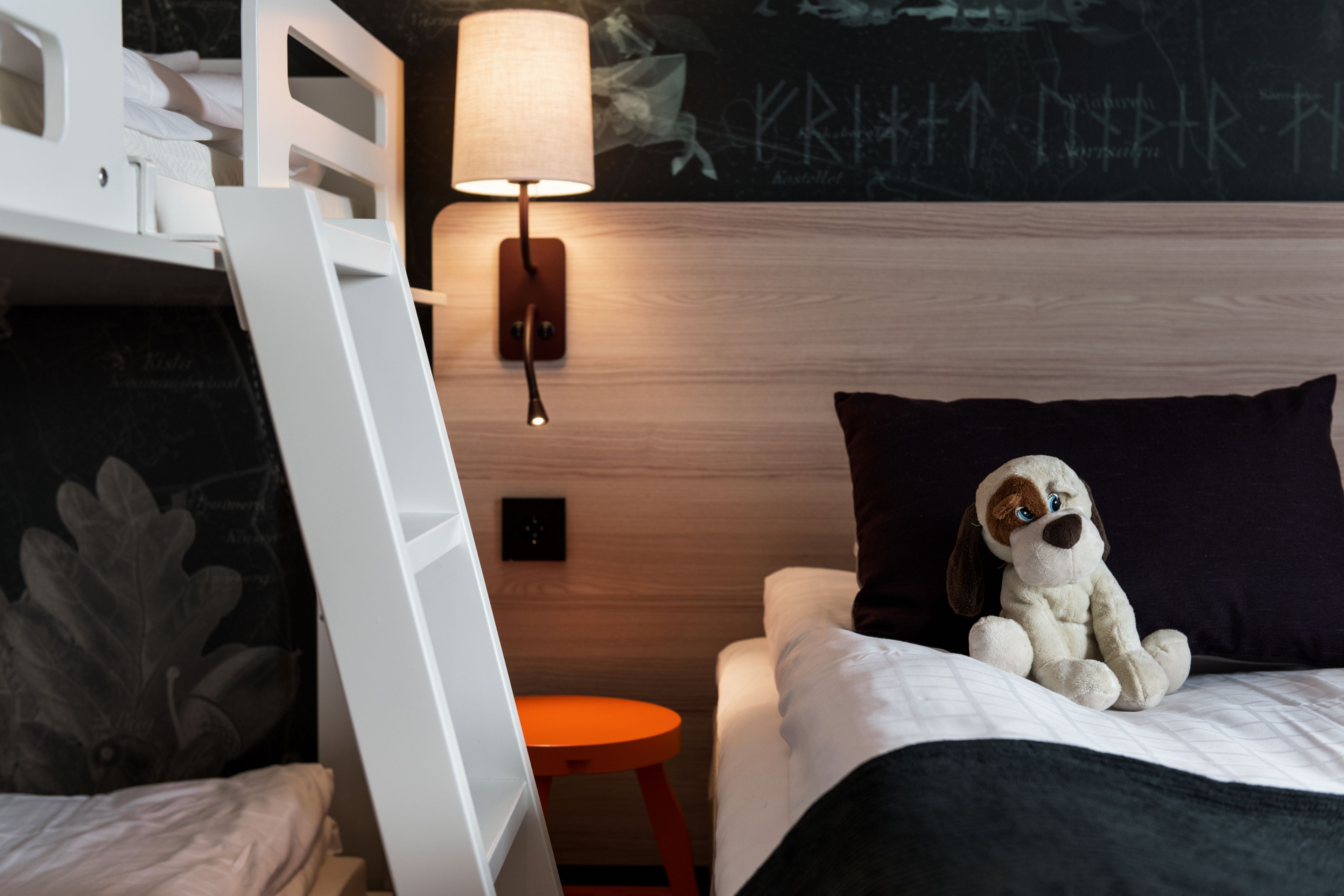 Skrivbord, gratis barnsängar, extrasängar och gratis wi-fi