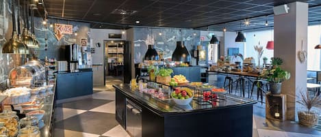 Petit déjeuner buffet (179 SEK par personne)