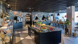 Free daily buffet breakfast