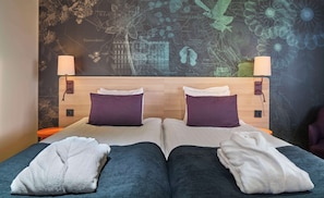 Superior Twin Room | Desk, blackout drapes, iron/ironing board, free cribs/infant beds