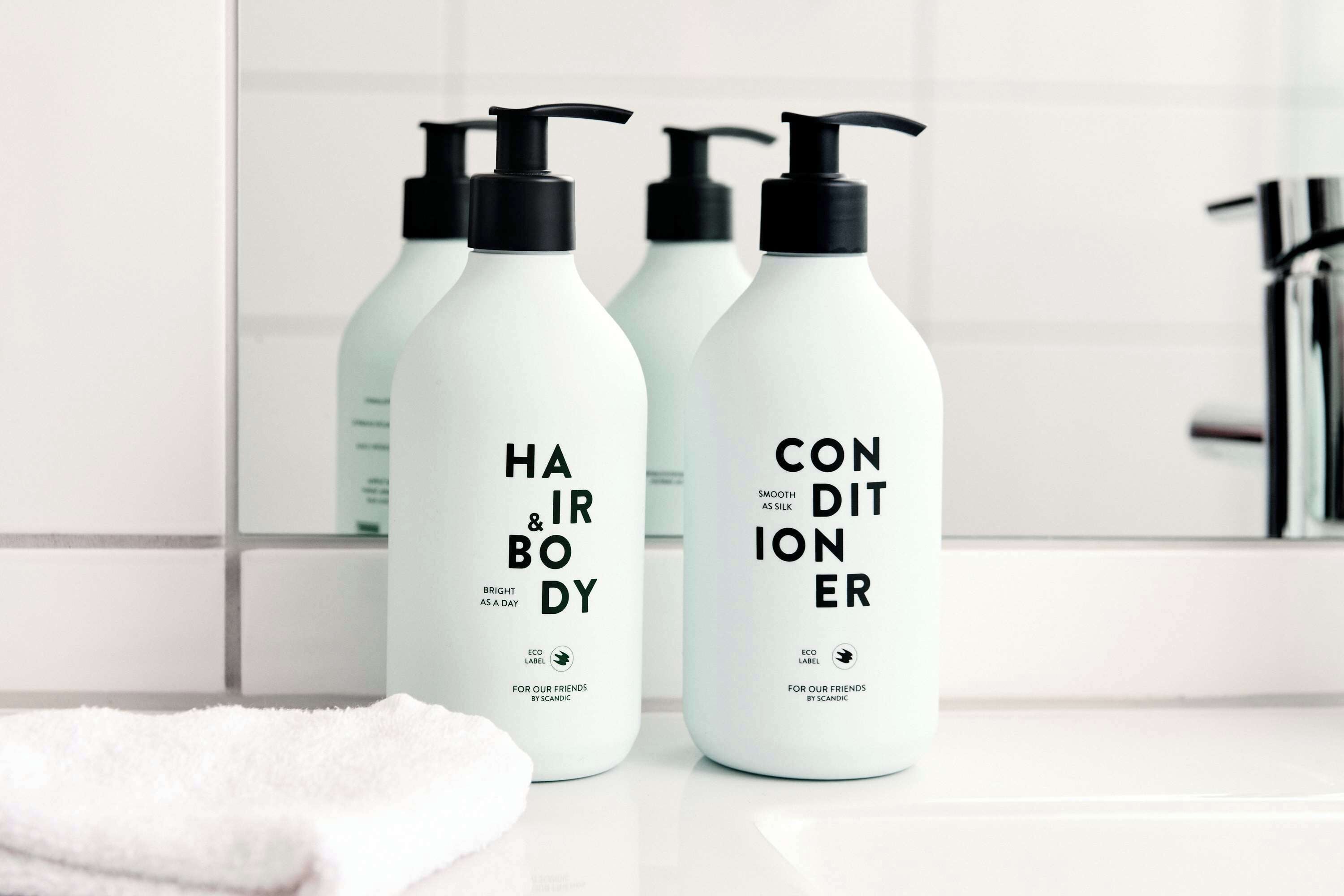 junior suite | bathroom | free toiletries, towels