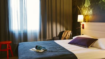 Blackout drapes, iron/ironing board, free WiFi, bed sheets