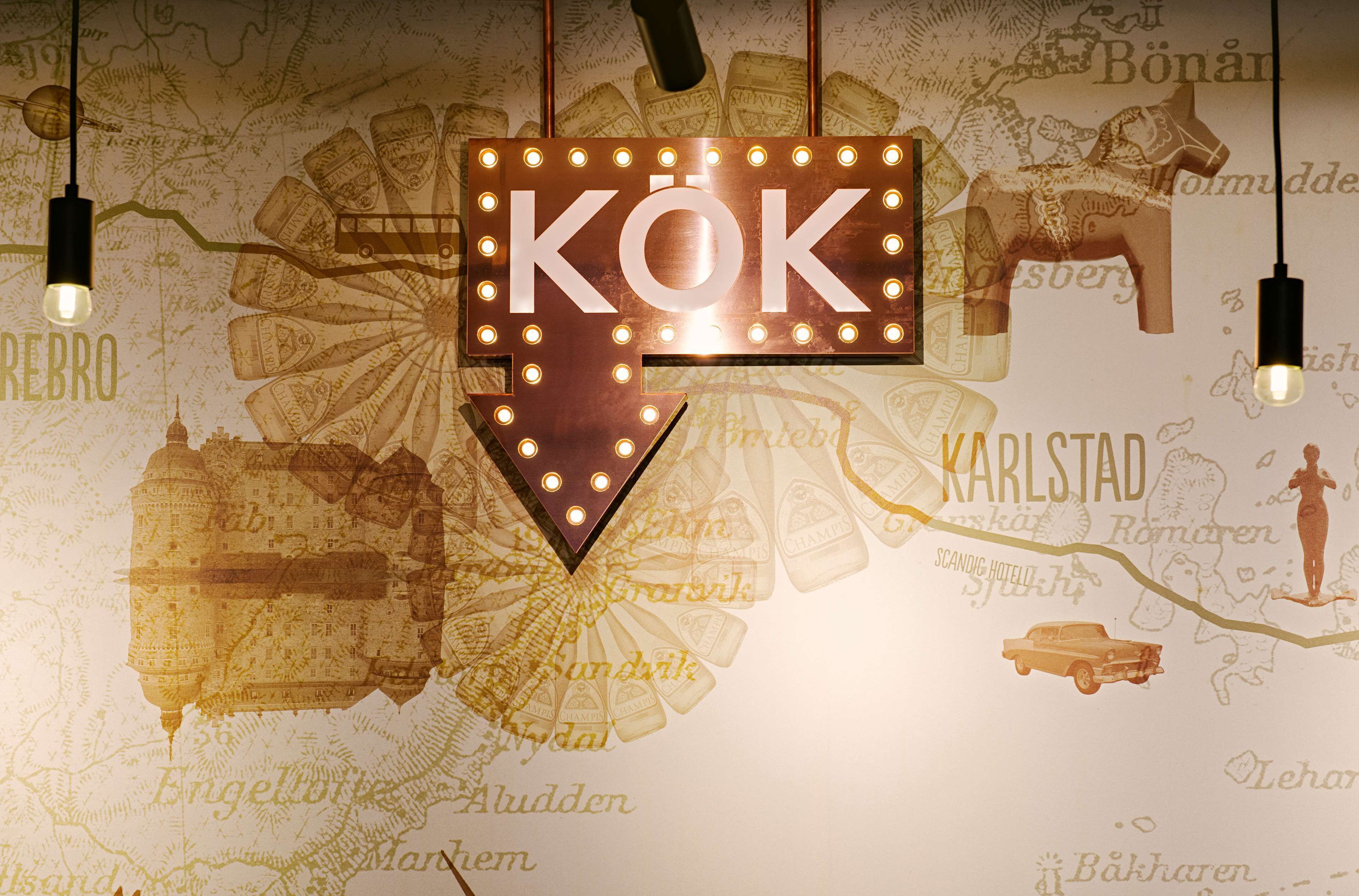 A wall with a map and a sign that reads "KÖK".