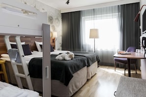 Family Room | Desk, iron/ironing board, free WiFi, bed sheets